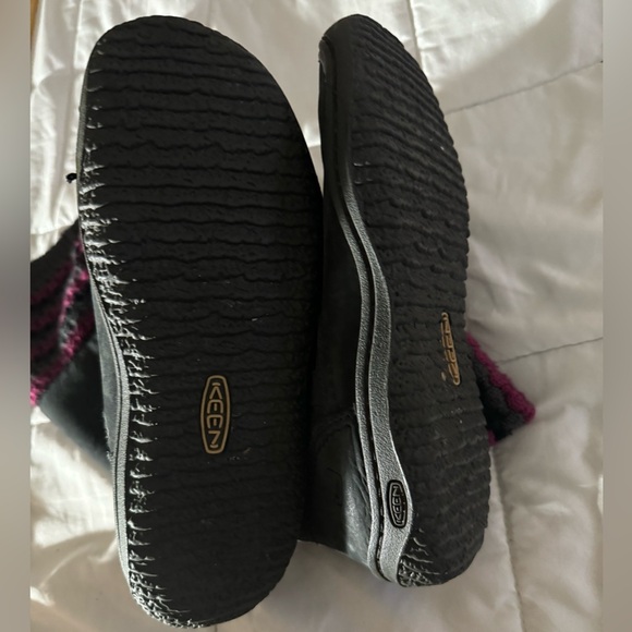 Keen Boots Womens Size 8.5 Black Suede Knit Cuff Flat Waterproof Grey Pink 63035 - Picture 3 of 8